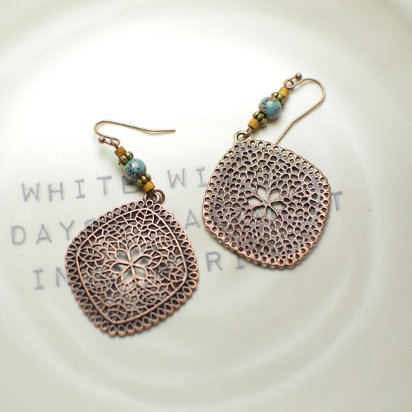 Boho Vintage Effect Floral Cutout Drop Earrings - Picture 4 of 5